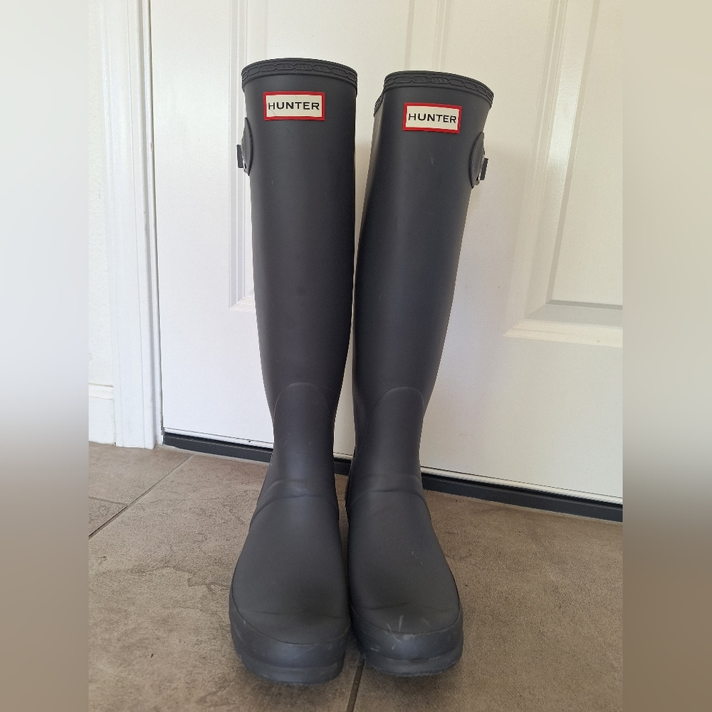Hunter tall rain boots womens size 8